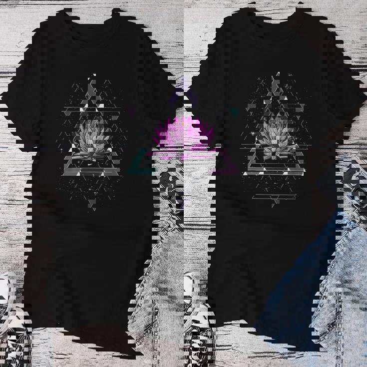 Lotus Floweracred Geometry Yoga Meditationpiritual Zen レディースTシャツ 面白い贈り物