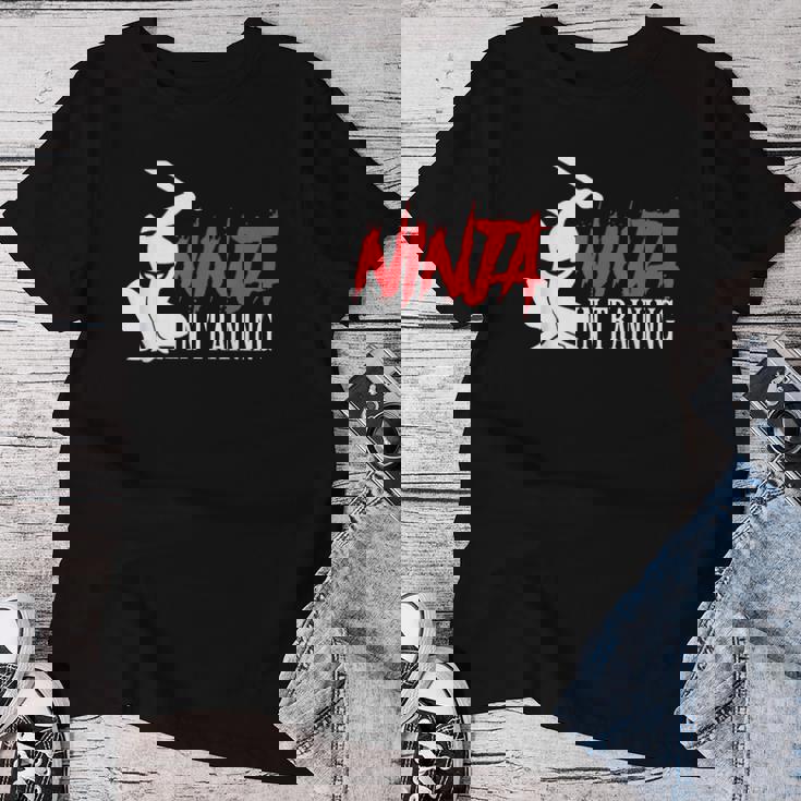 Ninja In Training 面白い忍者誕生日ギフト 男性 女性 子供 レディースTシャツ 面白い贈り物