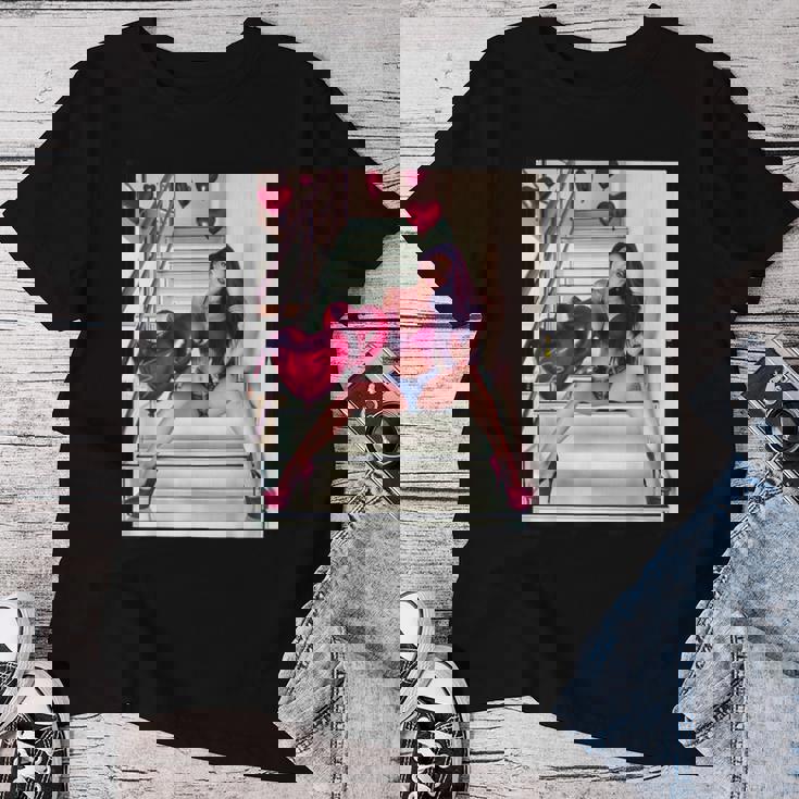 Pinup Girls 「バルーン付きセクシー赤毛ピンナップ1」 レディースTシャツ 面白い贈り物