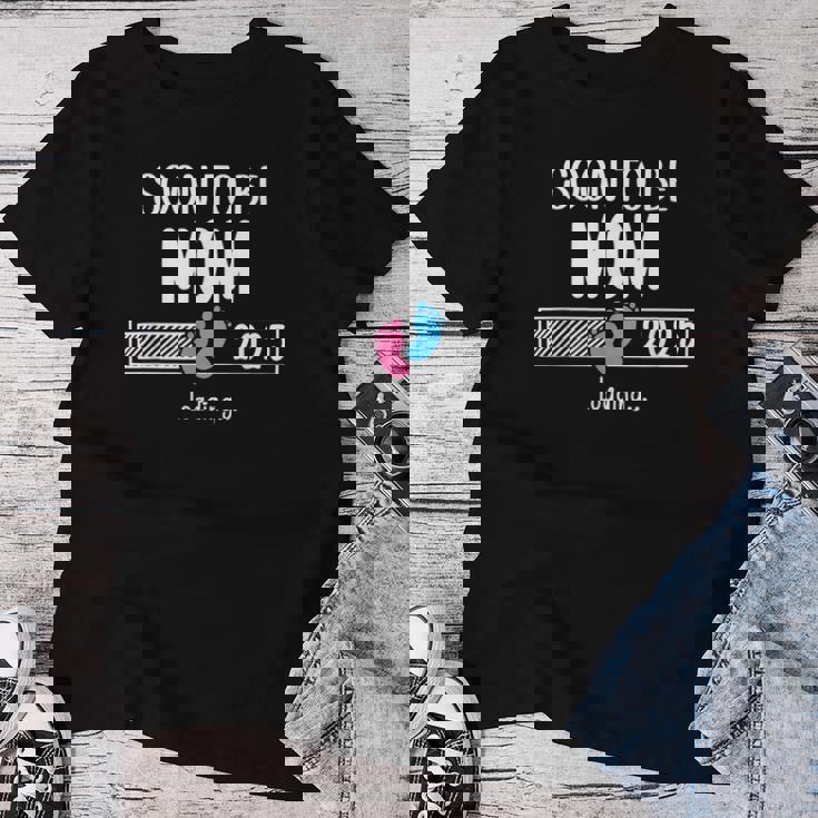 Soon To Be Mom 2025 Loading Promoted To Mommy First Time Mom レディースTシャツ 面白い贈り物