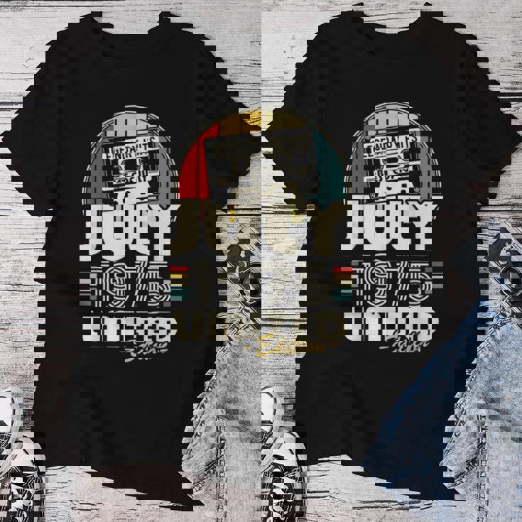 ヴィンテージ誕生日 50歳 男性 女性 1975年7月生まれ レディースTシャツ 面白い贈り物