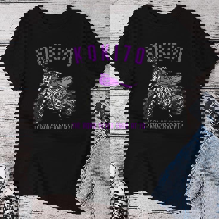 古希祝い バイク好き 車好き 父 男性 女性 クラシック 70歳 The Road Never Ends At 70 レディースTシャツ 面白い贈り物