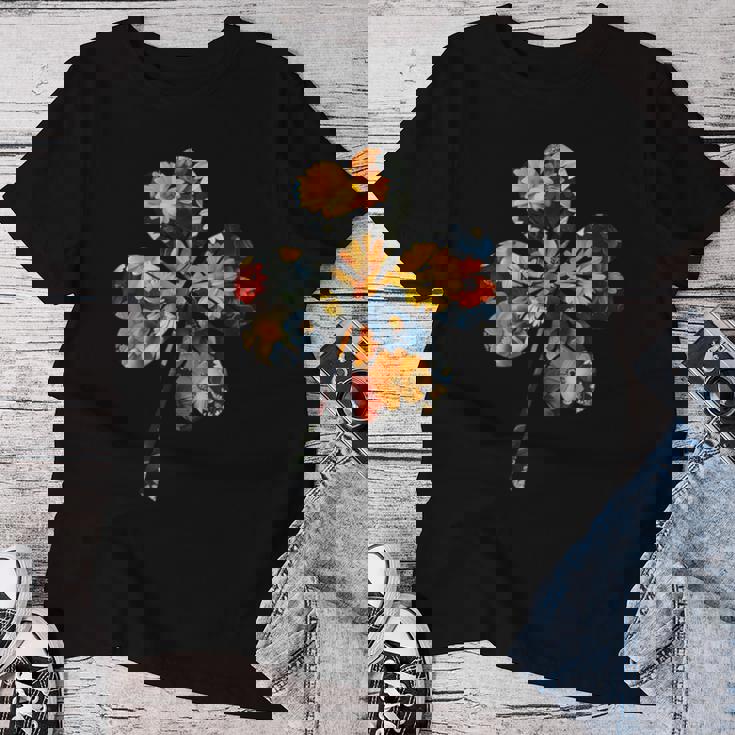 四つ葉のクローバーのシルエット 花 植物 花柄 レディースTシャツ 面白い贈り物