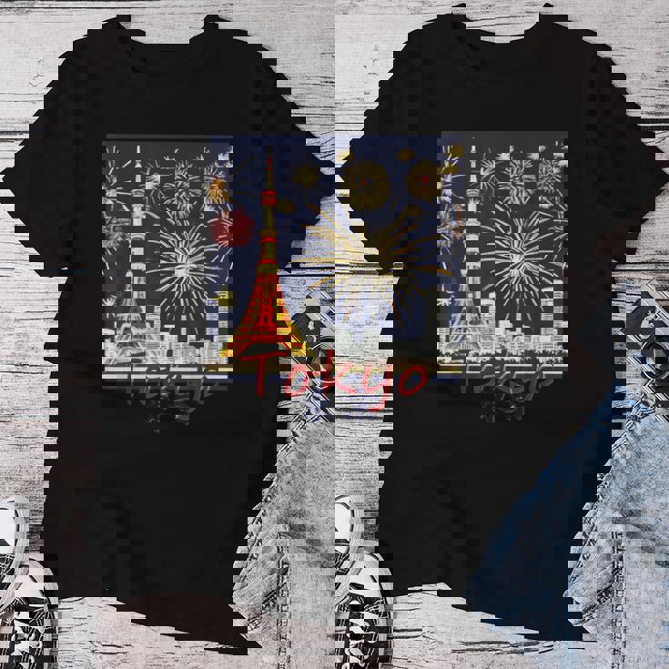東京 東京タワーと花火大会 日本 漢字 By Kana Kanjin レディースTシャツ 面白い贈り物