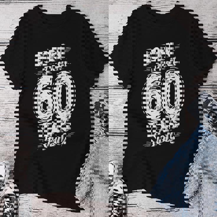 還暦祝い 旅行好き 父 母 男性 女性 60歳 レトロ おしゃれ 文字デザイン Born To Travel レディースTシャツ 面白い贈り物