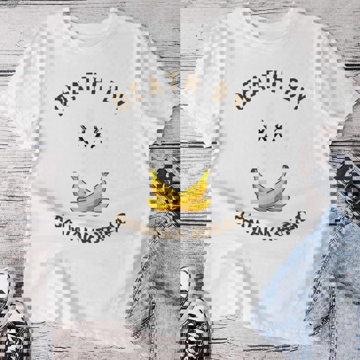 Death By Banana Bread レディースTシャツ 面白い贈り物