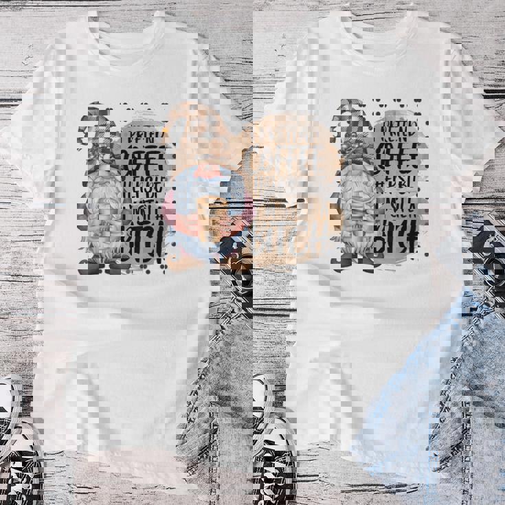 Gnome Coffee Lover I Pretend Coffee Help But I'mtill A レディースTシャツ 面白い贈り物