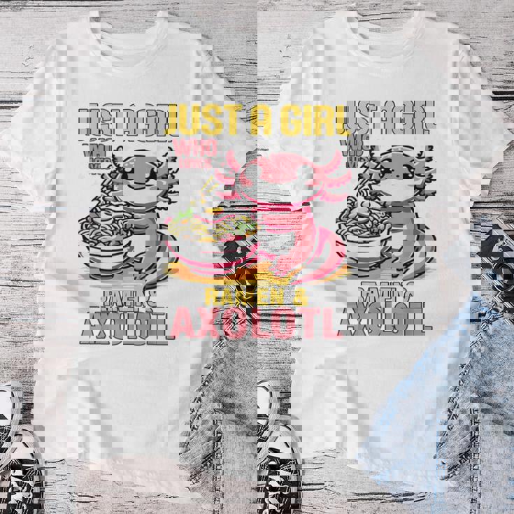 Just A Girl Who Loves Ramen And Axolotl Pink Kawaii Axolotl レディースTシャツ 面白い贈り物