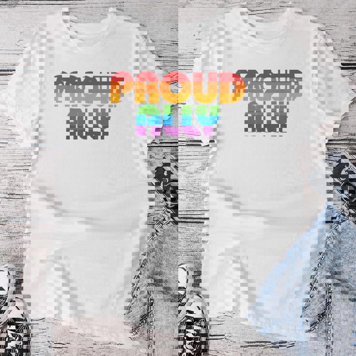 Lgbtq Proud Ally Lesbian Gay Pride Lgbt Ally Rainbowintage レディースTシャツ 面白い贈り物