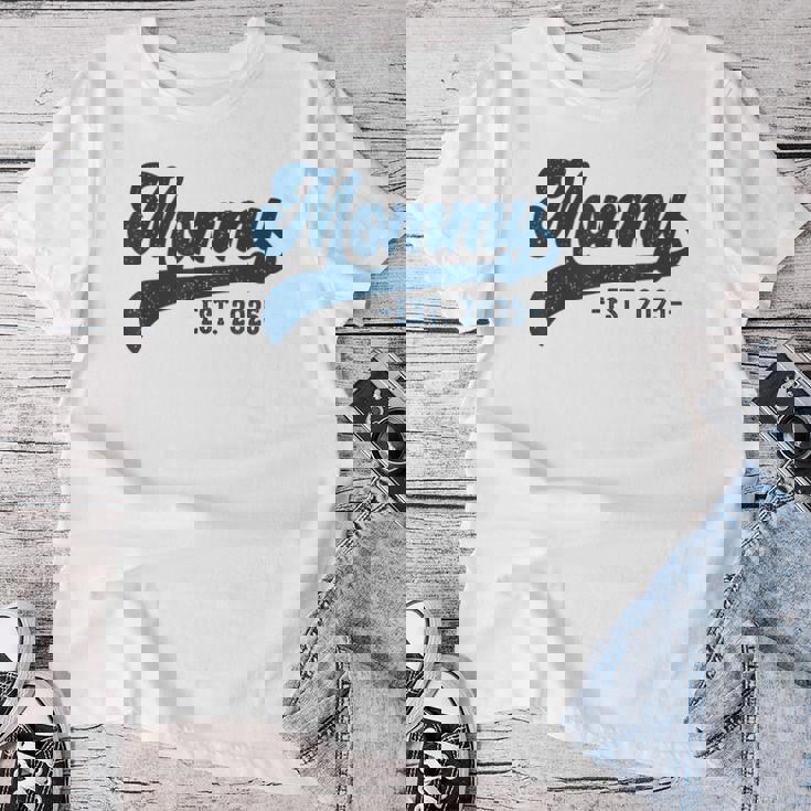 Mommy Est 2025 Mommy To Be New Mommy Pregnancy レディースTシャツ 面白い贈り物