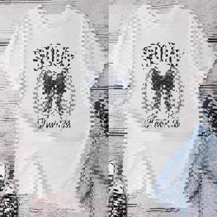 Spooky Mamas Club ソーシャル ハロウィン ダークコケット ブラック リボン レディースTシャツ 面白い贈り物