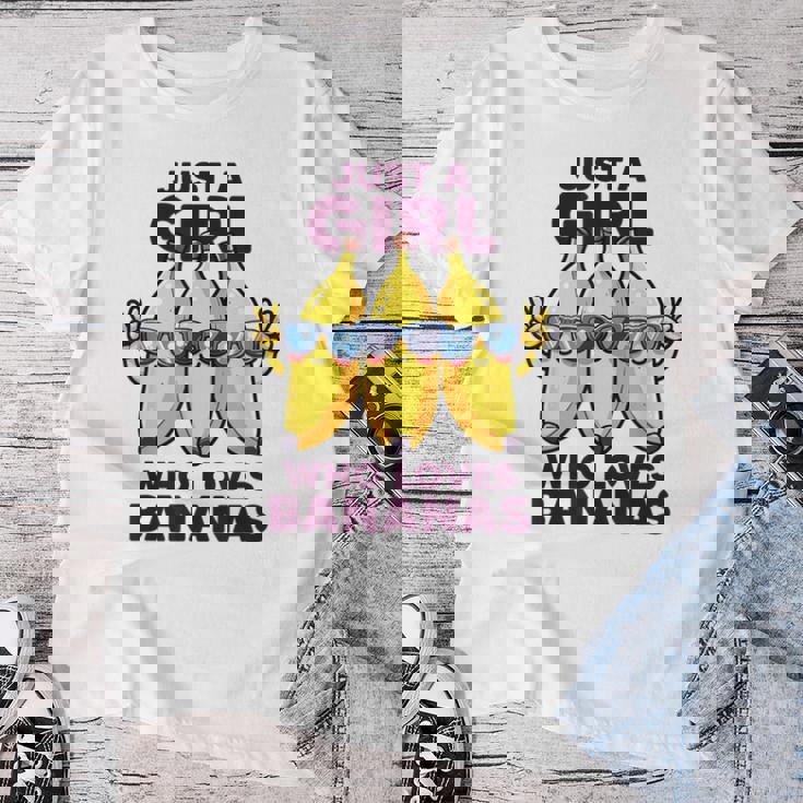 バナナ好きな女の子だけフルーツファニーイエローバナナ好き レディースTシャツ 面白い贈り物