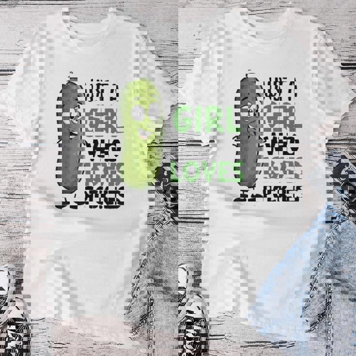 ピクルスが大好きな女の子だけ おかしなきゅうり レディースTシャツ 面白い贈り物