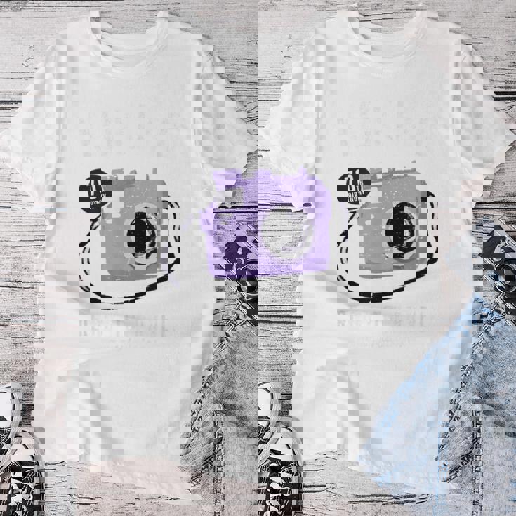 古希祝い 旅行好き 写真好き 撮影好き カメラ レトロ 父 母 男性 女性 70歳お祝い Ready To Travel レディースTシャツ 面白い贈り物