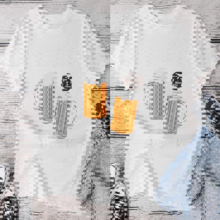 喜寿祝い ビール好き 酒好き 父 母 男性 女性 77歳お祝い Cheers To Embracing Life レディースTシャツ 面白い贈り物