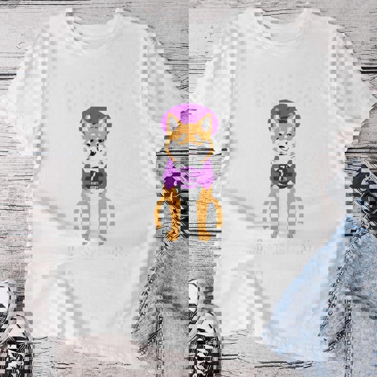 喜寿祝い 犬 柴犬 ちゃんちゃんこ 男性 女性 犬好き 77歳 Dog Days Best Days レディースTシャツ 面白い贈り物