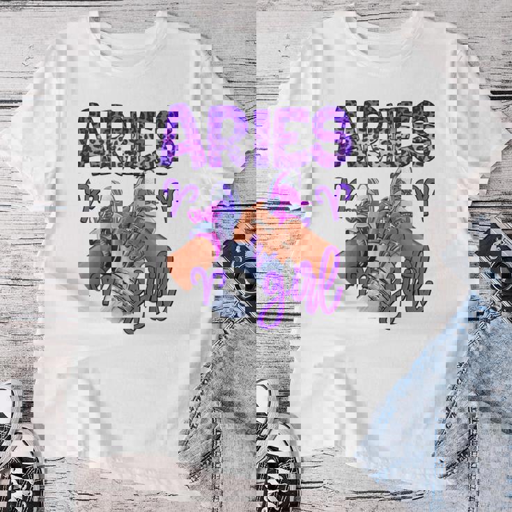 牡羊座 女の子 誕生日 星座 スニーカー ネイル 誕生日 レディースTシャツ 面白い贈り物