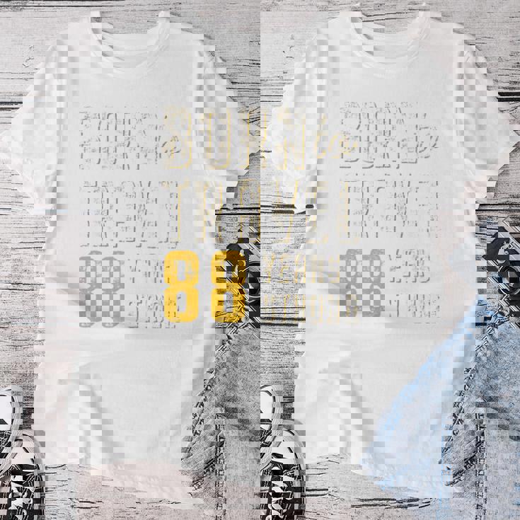 米寿祝い 旅行好き 父 母 男性 女性 88歳 レトロ おしゃれ 文字デザイン Born To Travel 長袖tシャツ レディースTシャツ 面白い贈り物