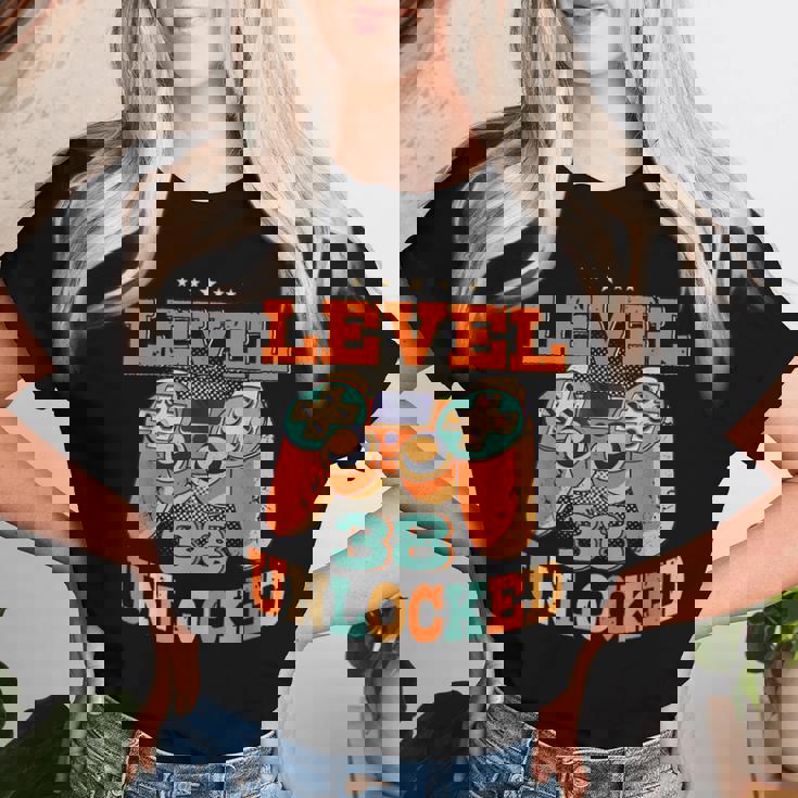 38歳の誕生日プレゼント 38歳 男性と女性、ビデオゲーム 1983年生まれ レディースTシャツ 彼女への贈り物