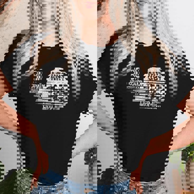 80歳の誕生日 メンズギフト 80歳 女性用 80年 8月 1943 レディースTシャツ 彼女への贈り物