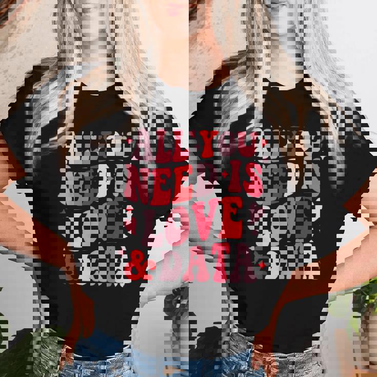 All You Need Is Love And Data Teacher バレンタインデー グルービー レディースTシャツ 彼女への贈り物