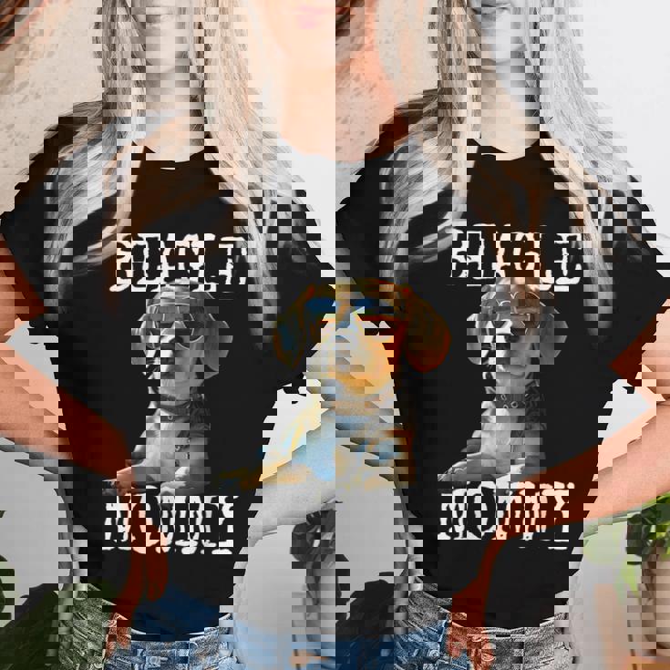 Beagle Mommyビーグル ママ フンデ ママについてつぶやく イングリッシュ・ビーグル ママ レディースTシャツ 彼女への贈り物