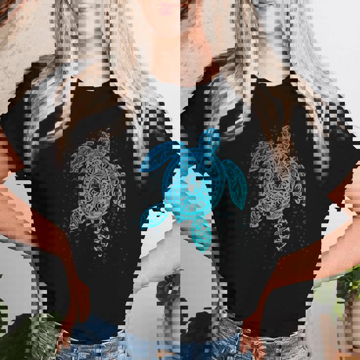 Boho Tiki ティールウミガメ 気泡付き 亀 レディースTシャツ 彼女への贈り物