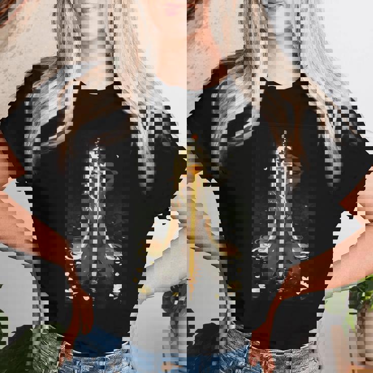 Demon Anime Girl Horns Katana レディースTシャツ 彼女への贈り物