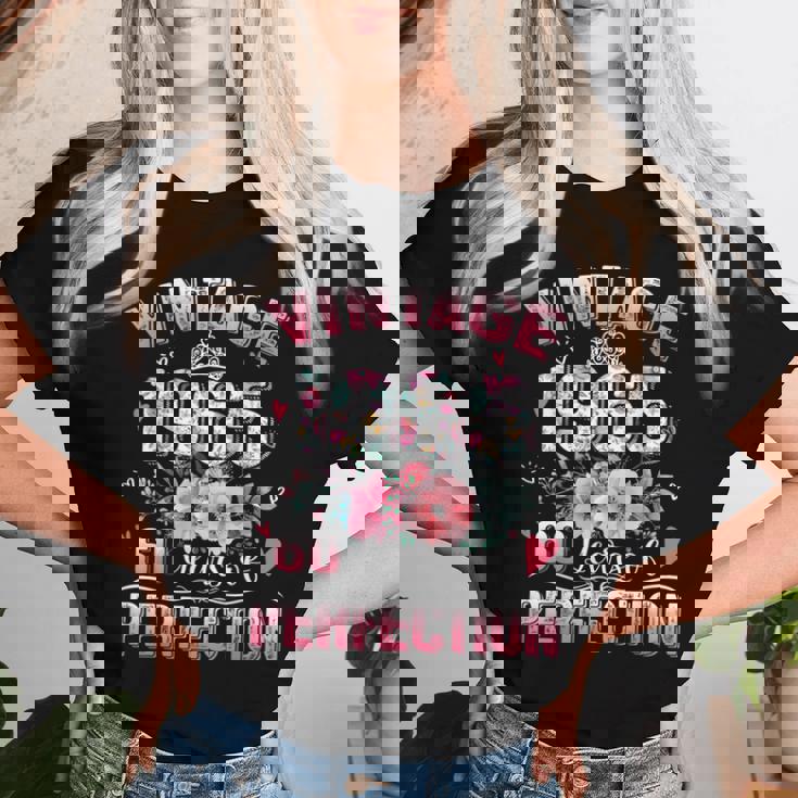 60Th B-Dayintage 1965 Floral 60 Years Of Perfection レディースTシャツ 彼女への贈り物