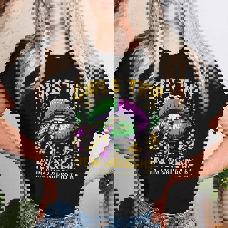 Girls Trip New Orleans In My Mardi Gras Era リップ 楽しいノベルティ レディースTシャツ 彼女への贈り物