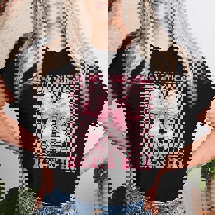 In My Double Digits Era キュートなコケットボウ 10歳の誕生日 女の子 レディースTシャツ 彼女への贈り物