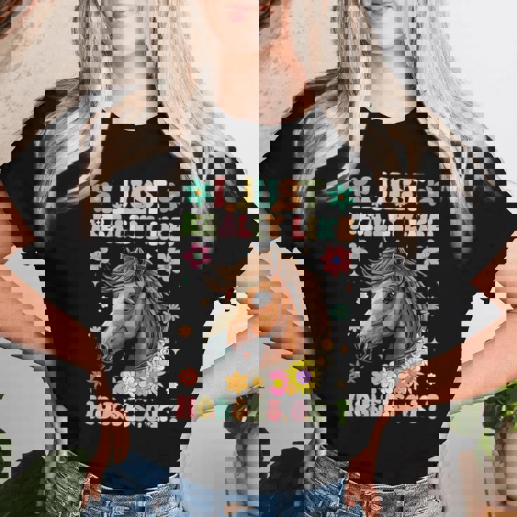 Just Really Like Horses グルーヴィーな乗馬 乗馬 レディースTシャツ 彼女への贈り物