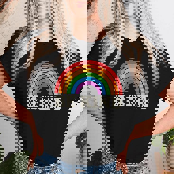 Lgbtq Be Kind Pocket Gay Pride Lgbt Ally Rainbowintage レディースTシャツ 彼女への贈り物