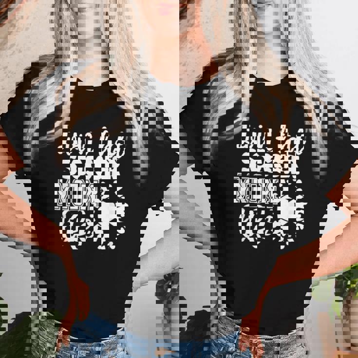 Livin' Thatoccer Mom Life ファニースポーツ 母の日 レディースTシャツ 彼女への贈り物