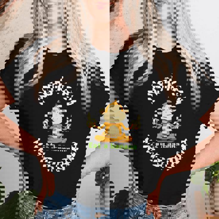 Monkey Never Cramp Eat A Banana レディースTシャツ 彼女への贈り物