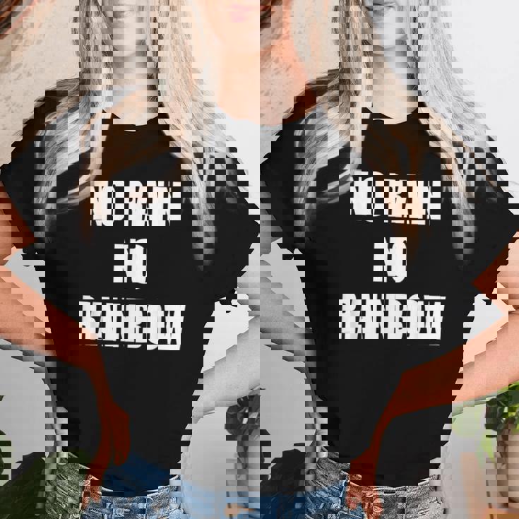 No Rain No Rainbow ポジティブ インスピレーション モチベーションを高める引用 レディースTシャツ 彼女への贈り物