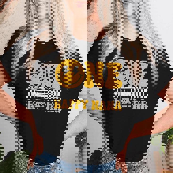 One Happy Nana 1歳の誕生日 グルーヴィースマイル 1歳 男 レディースTシャツ 彼女への贈り物