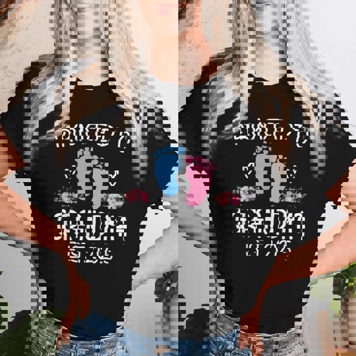 Promoted To Grandma 2025Oon To Be Grandma 母の日 2025 レディースTシャツ 彼女への贈り物