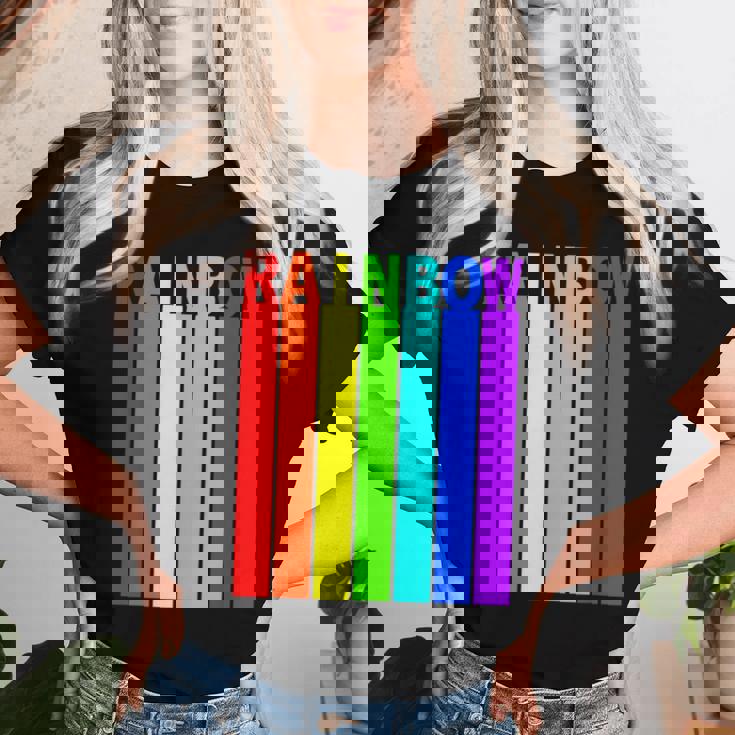 Rainbow レインボー《虹 カラー》【デザインアート】文字 7色 カラフル レディースTシャツ 彼女への贈り物