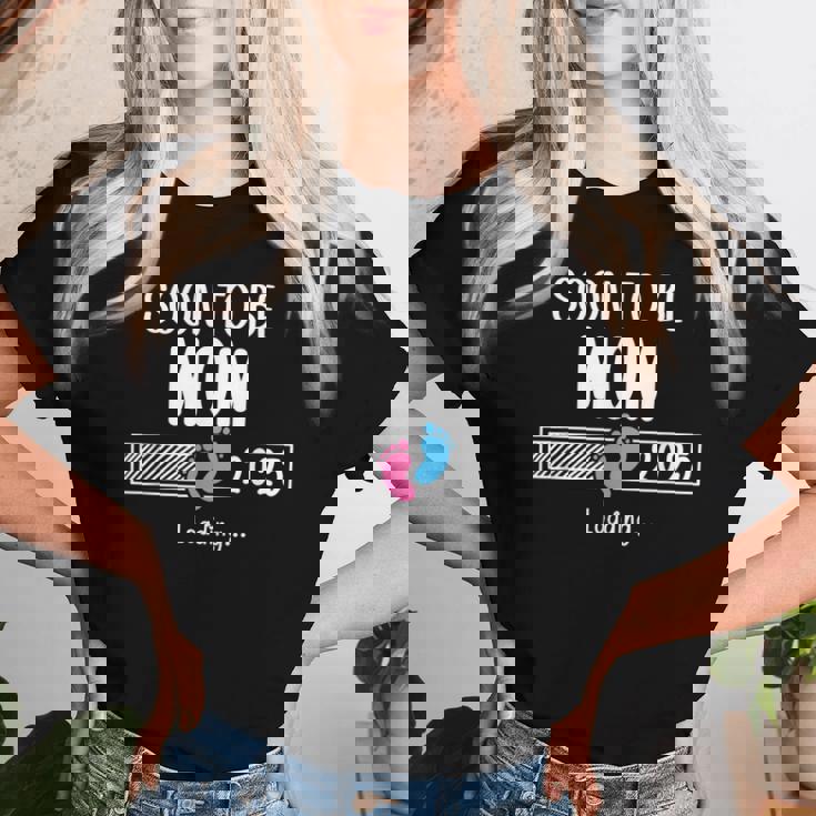 Soon To Be Mom 2025 Loading Promoted To Mommy First Time Mom レディースTシャツ 彼女への贈り物