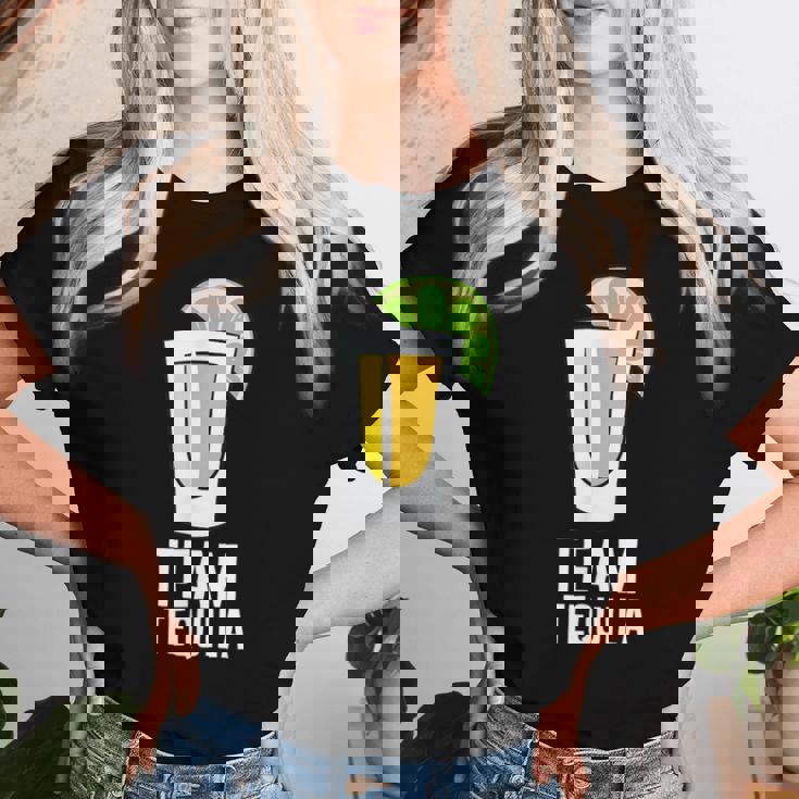 Team Tequila アルコール シンコ・デ・マヨ メキシカンテキーラ レディースTシャツ 彼女への贈り物