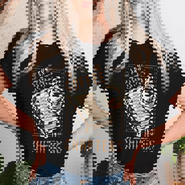 I Turn Coffee Into Chapters 本の虫 読書 レディースTシャツ 彼女への贈り物