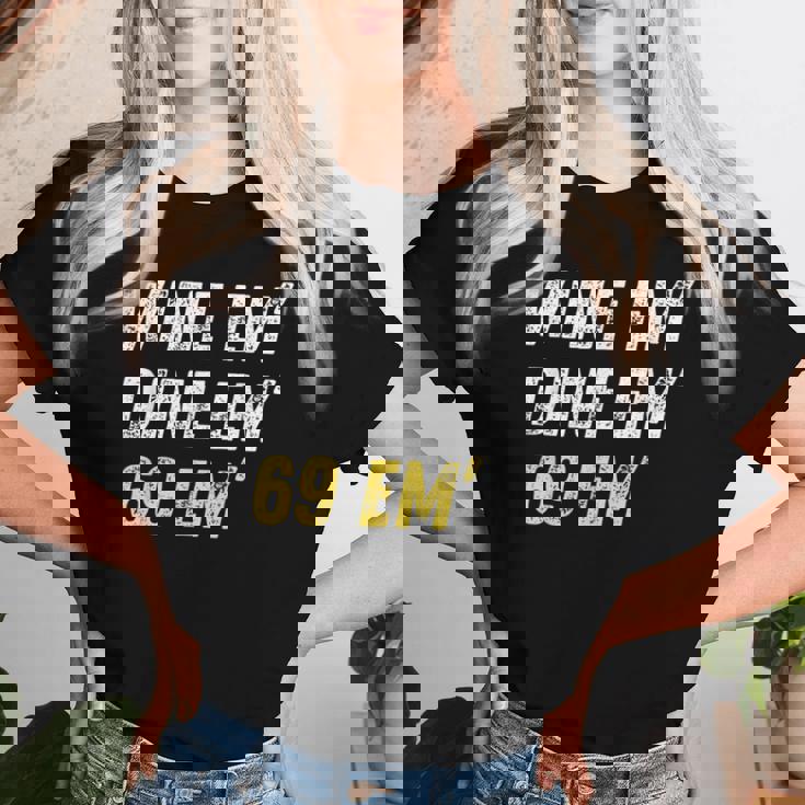 Wine Em Dine Em 69 Em 面白い セックス ジョーク 汚いユーモア レディースTシャツ 彼女への贈り物