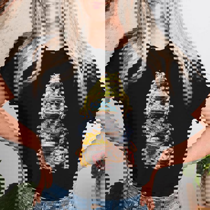 カエルキャッチャー 男の子 女の子 カエルハンター 動物 恋人 カエル レディースTシャツ 彼女への贈り物