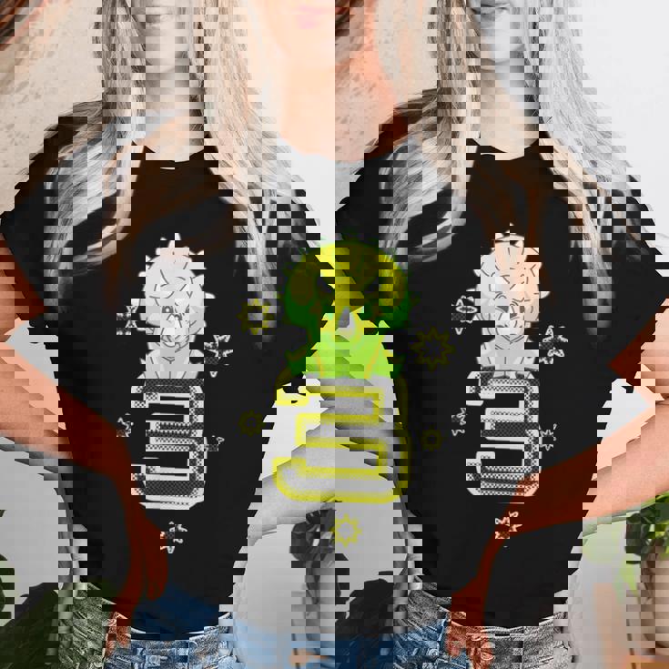 キッズ 3歳 赤ちゃん トリケラトプス 誕生日 恐竜 男の子 女の子 レディースTシャツ 彼女への贈り物