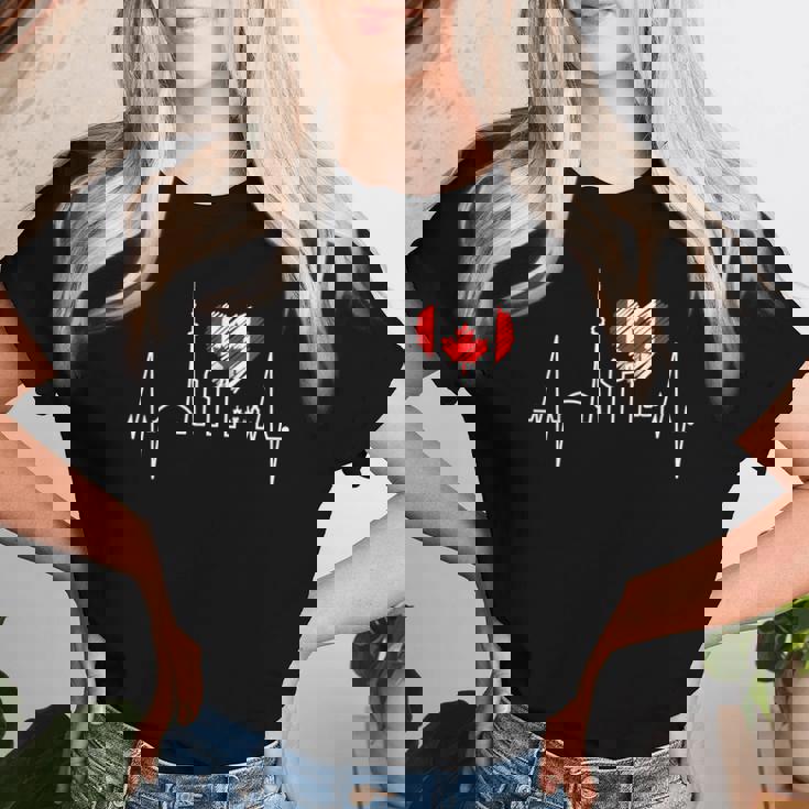 トロント スカイライン ハートビート カナダ国旗 男性用 女性用 カナダ レディースTシャツ 彼女への贈り物