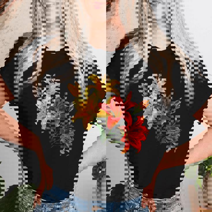 ユリの花 恋人の日 ユリ ホームフラワー ガーデンデザイン レディースTシャツ 彼女への贈り物