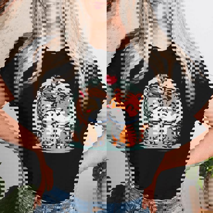 ローの馬と虎を抱きしめる Cuddling Horse And Tiger In Love レディースTシャツ 彼女への贈り物