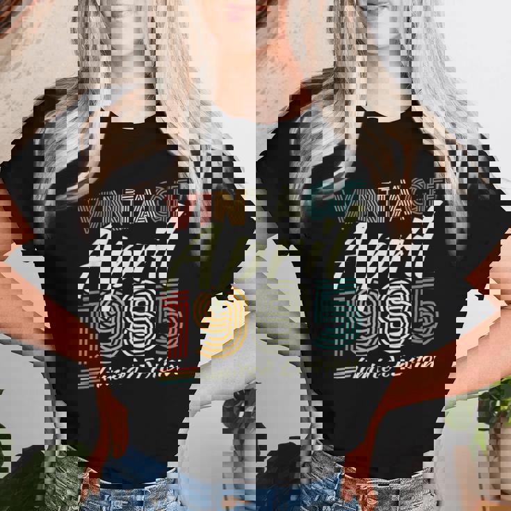 ヴィンテージ 1985年4月 40歳の誕生日プレゼント 男性 女性 レディースTシャツ 彼女への贈り物