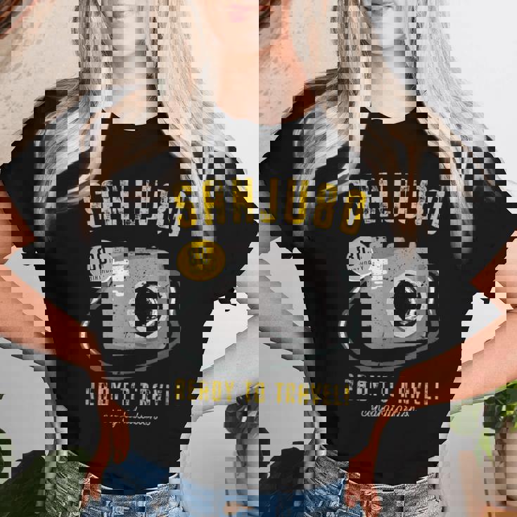 傘寿祝い 旅行好き 写真好き 撮影好き カメラ レトロ 父 母 男性 女性 80歳お祝い Ready To Travel レディースTシャツ 彼女への贈り物